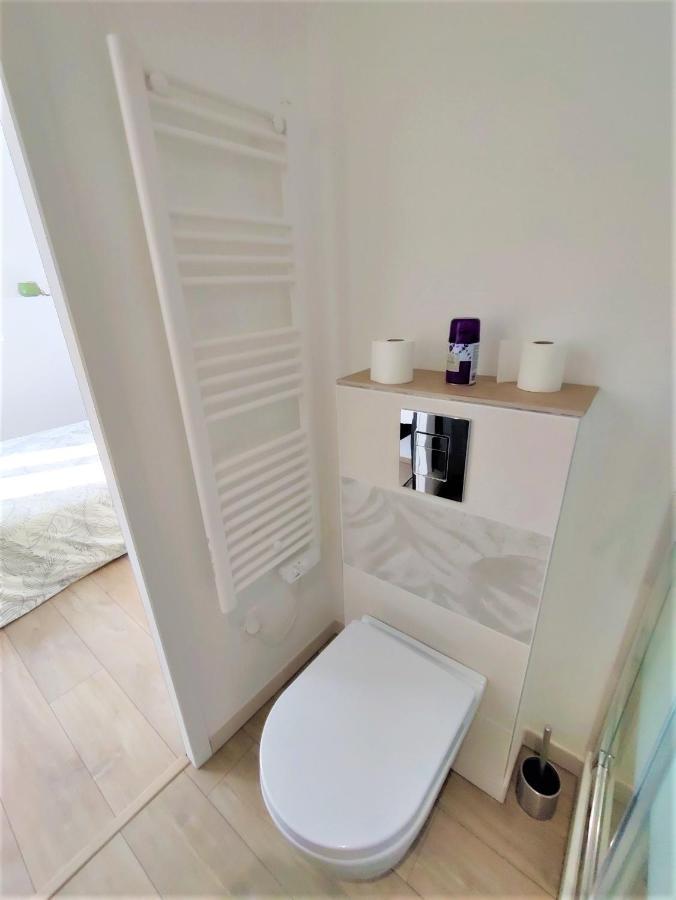 Appartement T2 "Mesange" Hyper Centre D'Ernee Екстер'єр фото